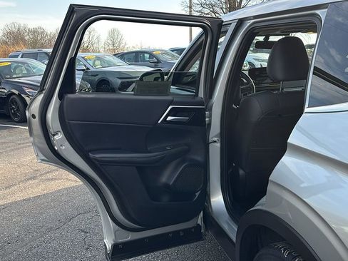 Used 2024 Mitsubishi Outlander SE image 29