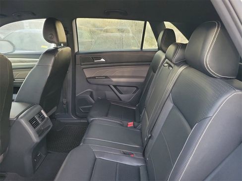 Used 2022 Volkswagen Atlas Cross Sport SE image 6