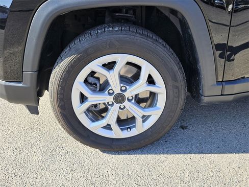 Used 2025 Jeep Compass Sport image 9