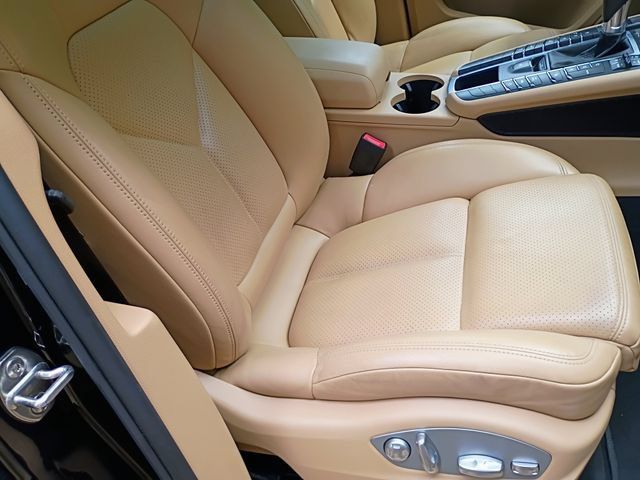 Used 2018 Porsche Macan AWD/4WD image 46