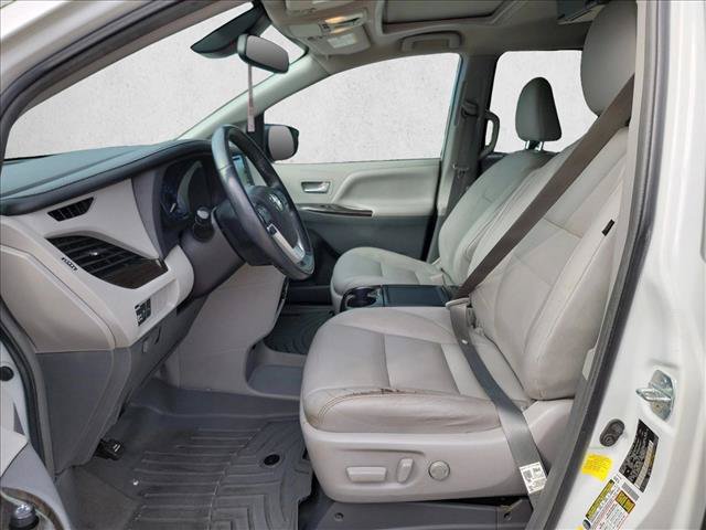 Used 2019 Toyota Sienna XLE w/ XLE Navigation Package FWD image 17
