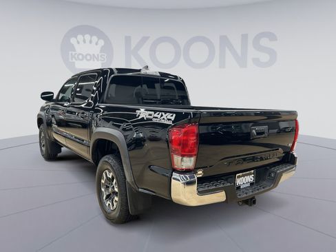 Used 2017 Toyota Tacoma TRD Off-Road w/ Tow Package (A/T) image 4