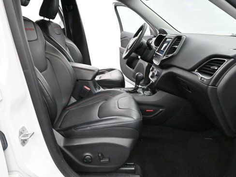 Used 2022 Jeep Cherokee Trailhawk w/ Premium Leather Package AWD/4WD image 31