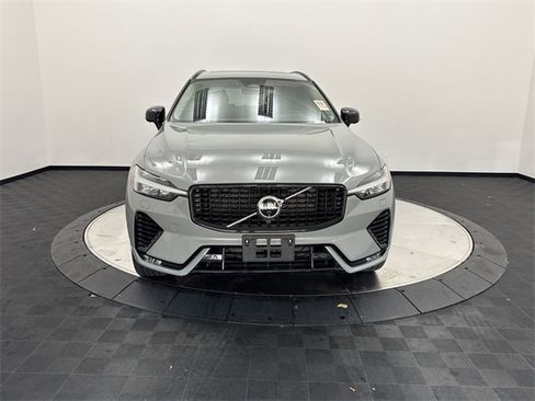 Certified 2024 Volvo XC60 B5 Plus image 2
