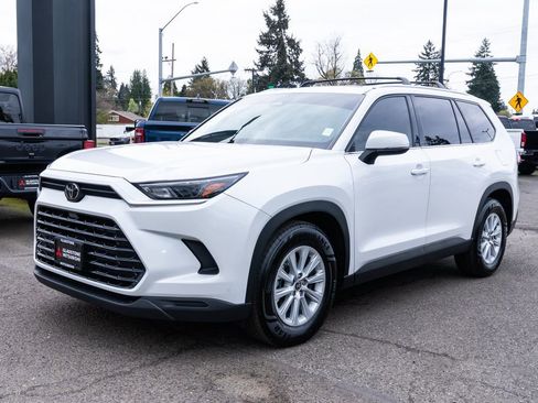 Used 2024 Toyota Grand Highlander AWD Hybrid image 3