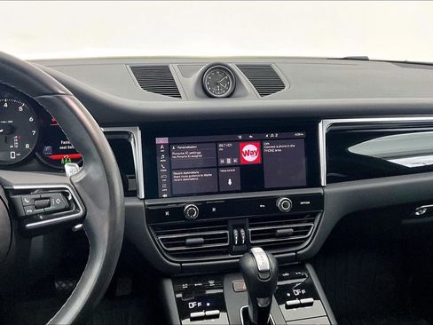 Used 2023 Porsche Macan image 8