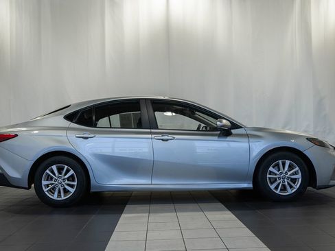 Used 2025 Toyota Camry LE FWD image 3