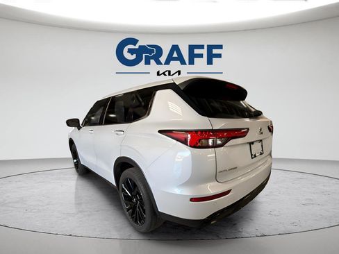 Used 2023 Mitsubishi Outlander SE Black Edition AWD/4WD image 6