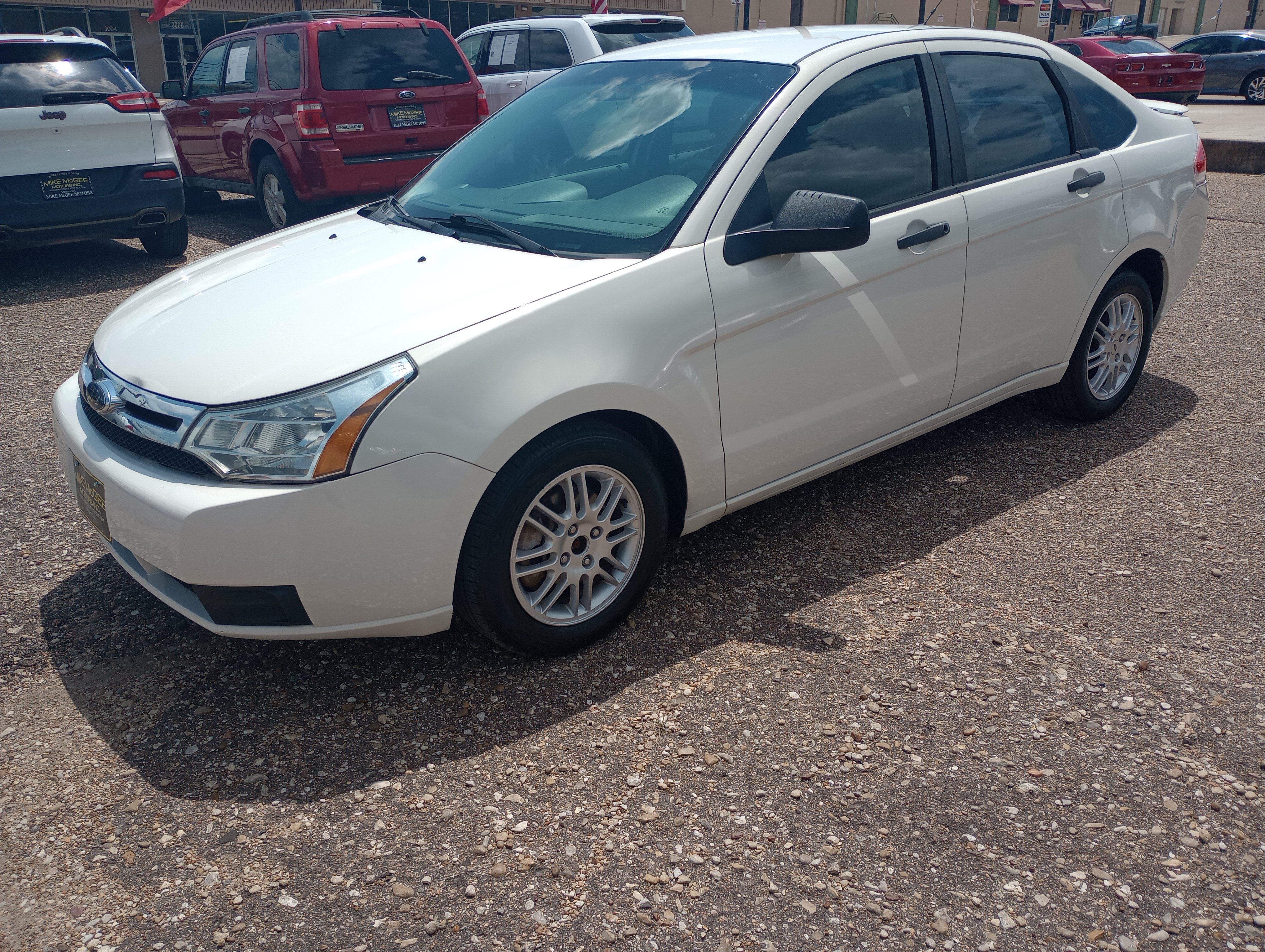 Used 2010 Ford Focus SE FWD image 3