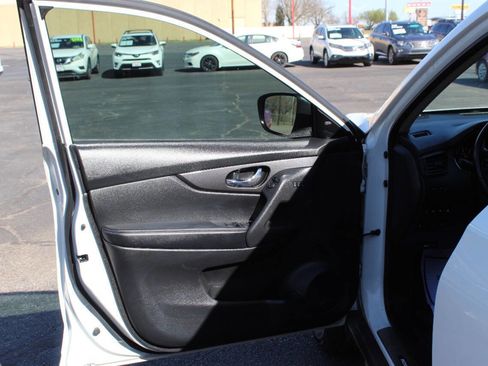 Used 2020 Nissan Rogue SV w/ Premium Package image 21