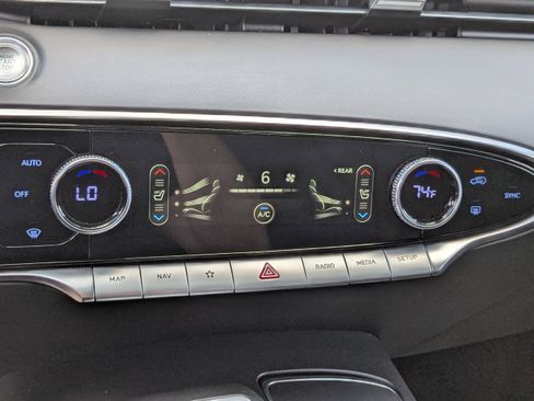 Used 2022 Genesis GV70 2.5T w/ Select Package image 26