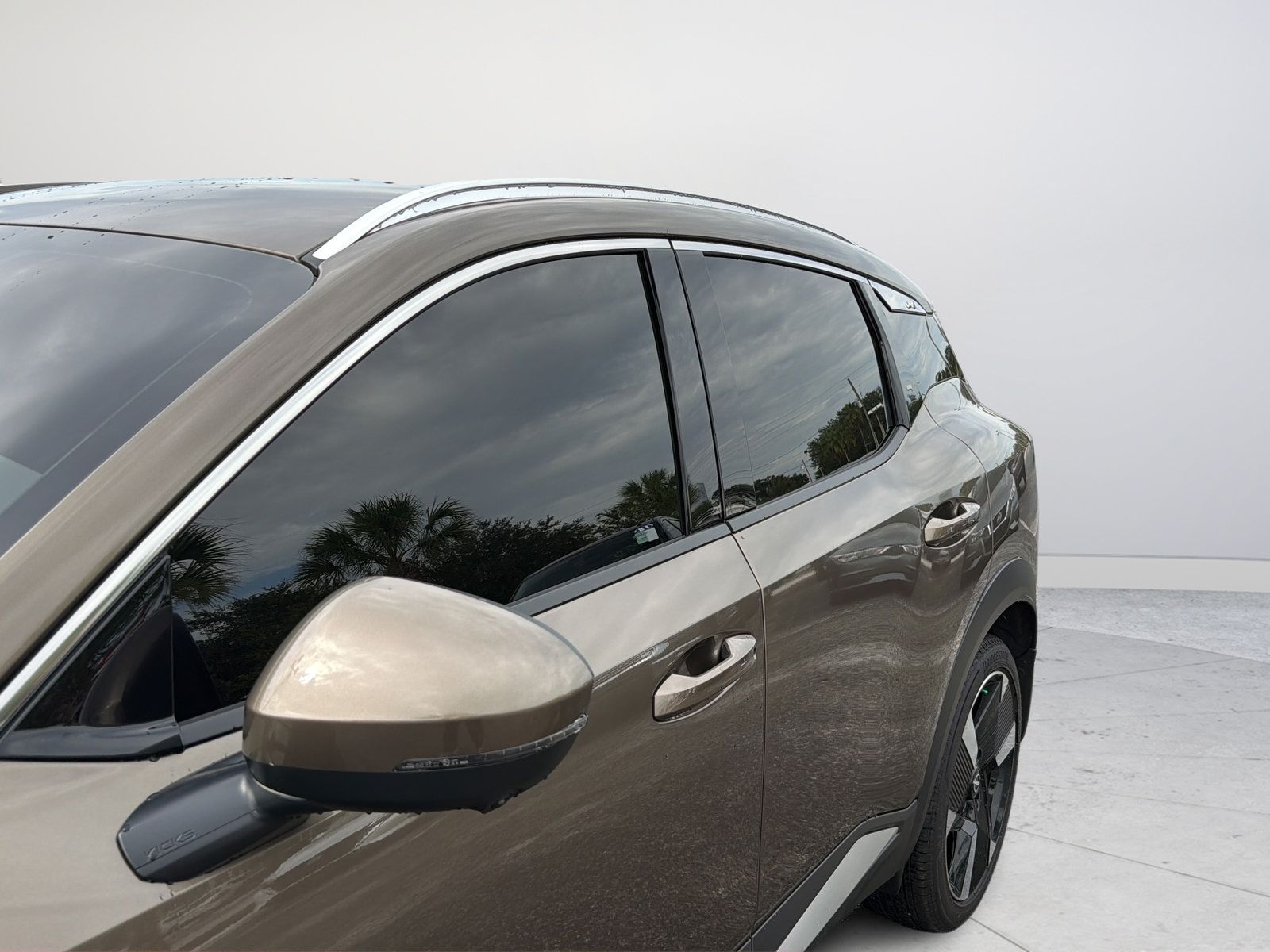 Certified 2025 Nissan Kicks SR FWD image 38