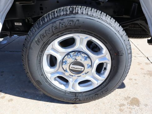 New 2026 Ford F250 XLT w/ XLT Premium Package image 19