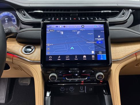 Certified 2025 Jeep Grand Cherokee L Summit AWD/4WD image 24
