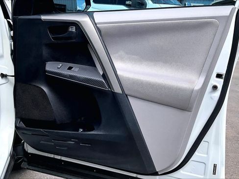 Used 2013 Toyota RAV4 XLE image 26