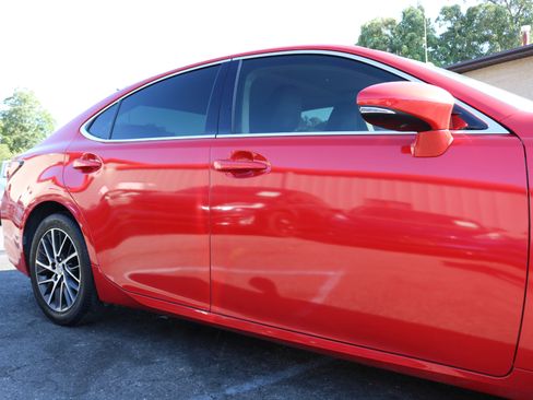 Used 2016 Lexus ES 350 w/ Luxury Package w/Wood Trim image 9