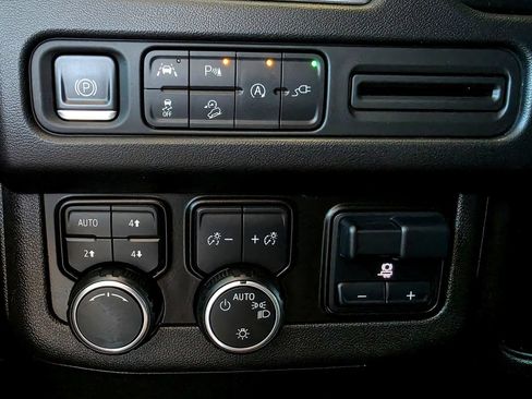 Used 2021 Chevrolet Tahoe Z71 w/ Z71 Signature Package AWD/4WD image 28