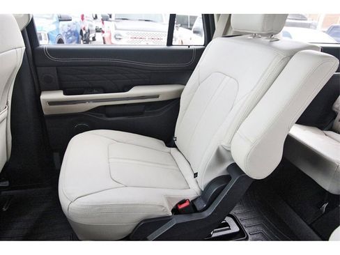 Used 2023 Ford Expedition Platinum image 11