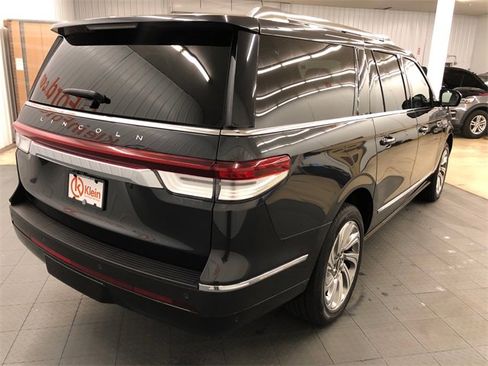 Used 2024 Lincoln Navigator L Reserve image 12