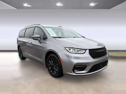 Used 2021 Chrysler Pacifica Touring w/ S Appearance Package FWD image 7