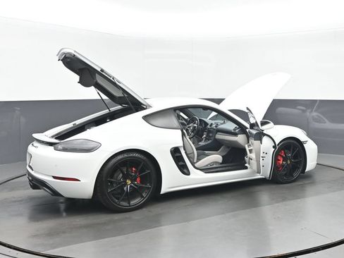 Used 2019 Porsche 718 Cayman GTS RWD image 18