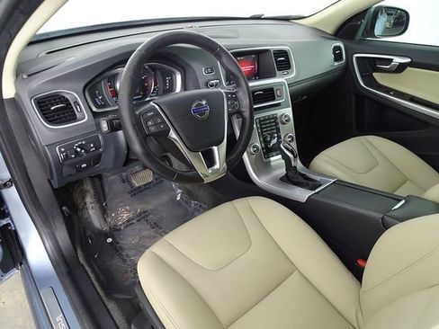 Used 2017 Volvo S60 T5 Inscription image 23