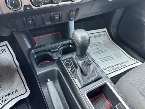Used 2022 Toyota Tacoma SR AWD/4WD image 19