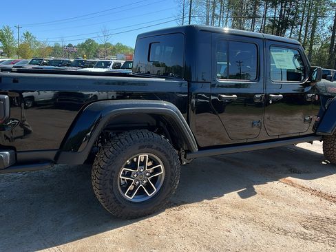 New 2025 Jeep Gladiator Mojave image 8