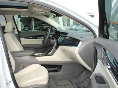Used 2024 Cadillac XT6 Premium Luxury AWD/4WD image 17