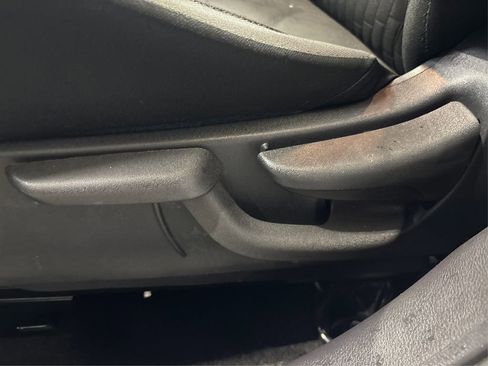 Used 2024 Nissan Kicks SV image 33