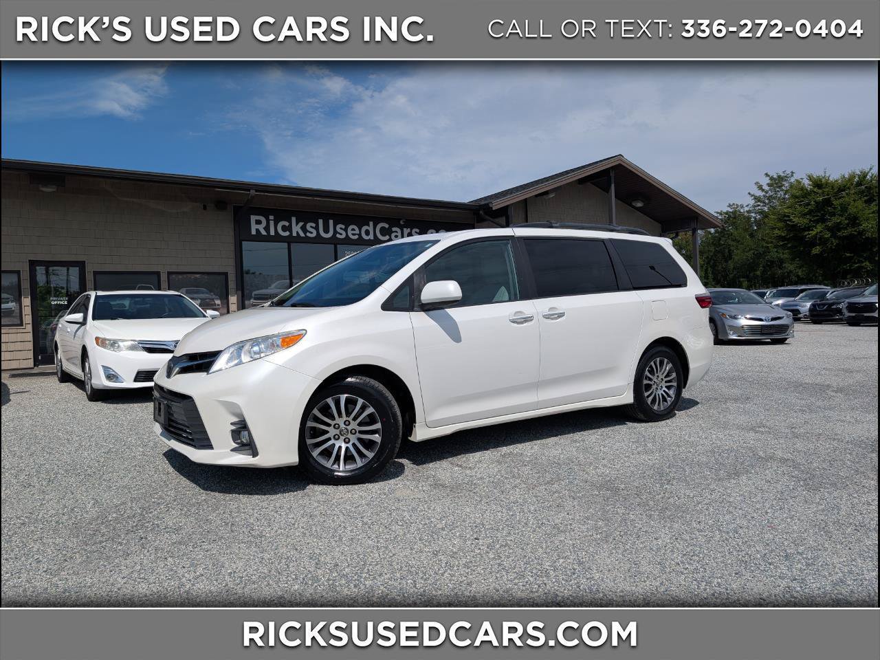 Used 2020 Toyota Sienna XLE w/ XLE Navigation Package FWD image 1