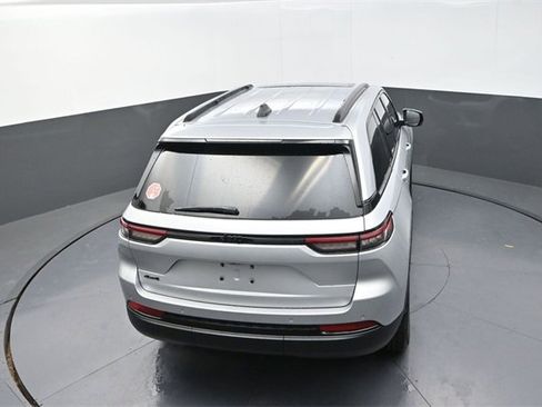 New 2025 Jeep Grand Cherokee Altitude image 14