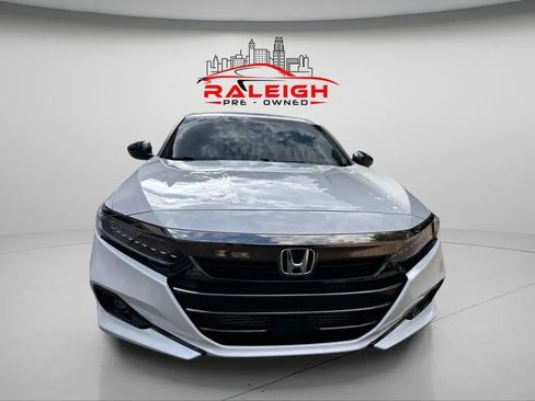 Used 2022 Honda Accord Sport image 2