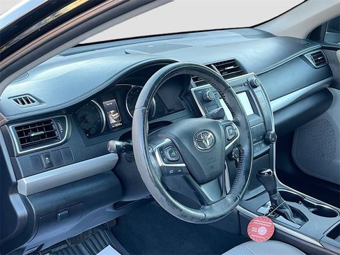 Used 2016 Toyota Camry SE image 9