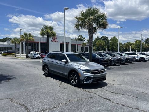 Used 2024 Volkswagen Tiguan S FWD image 2
