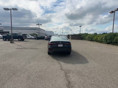 Used 2025 Volkswagen Jetta SE image 22