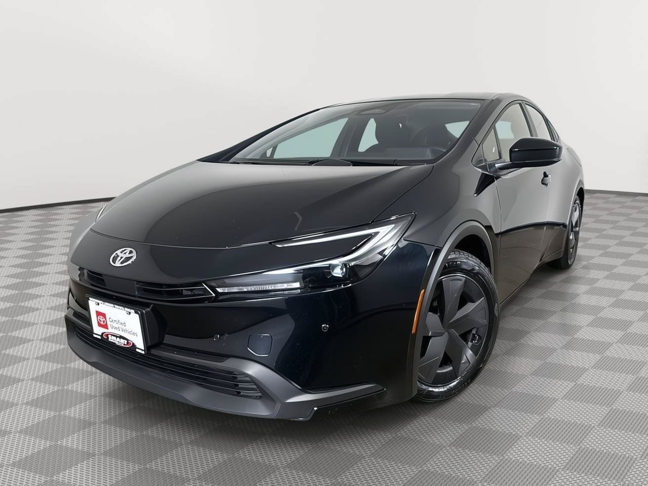 Used 2025 Toyota Prius LE FWD image 1