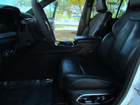 Used 2023 Jeep Grand Cherokee Overland w/ Luxury Tech Group IV image 15