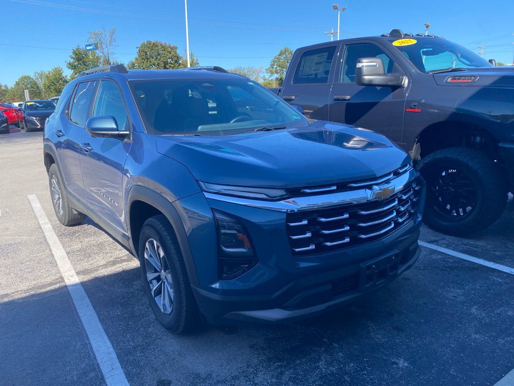 Used 2025 Chevrolet Equinox LT w/ Convenience Package II AWD/4WD image 1