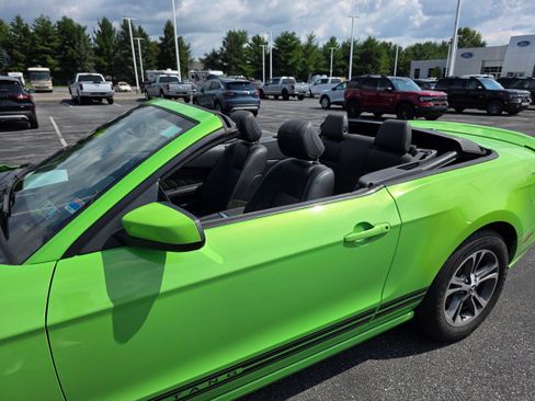 Used 2014 Ford Mustang Premium RWD image 21