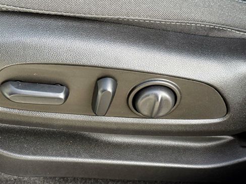 Used 2022 Chevrolet Bolt EUV LT w/ Comfort Package image 12