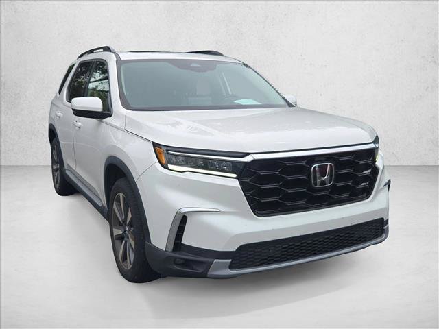 Used 2025 Honda Pilot Touring image 3