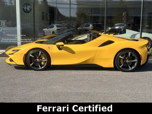 Used 2022 Ferrari SF90 Spider image 3
