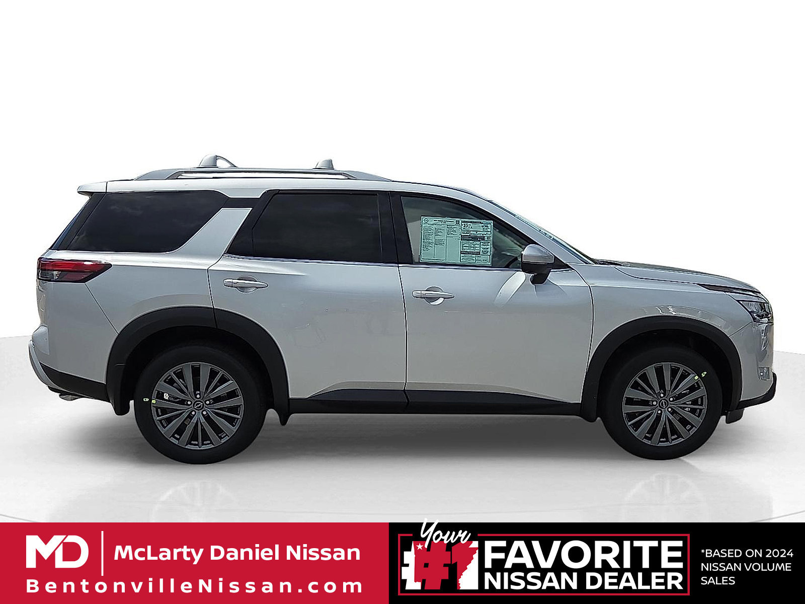 Used 2025 Nissan Pathfinder SL w/ SL Premium Package FWD image 6