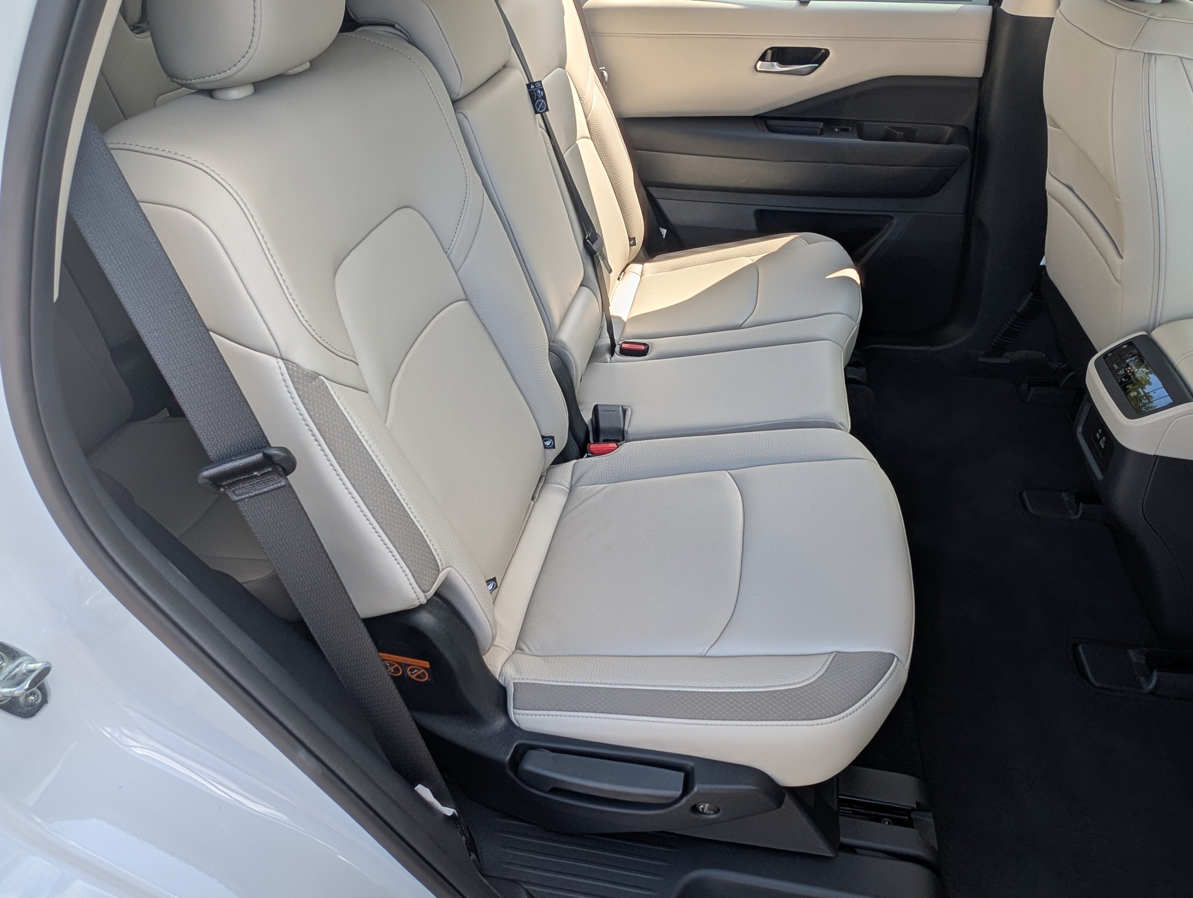 Used 2025 Nissan Pathfinder SL FWD image 20