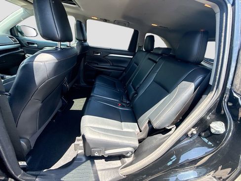 Used 2018 Toyota Highlander XLE FWD image 27