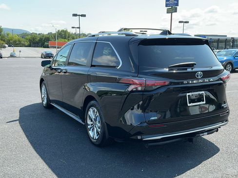 Certified 2023 Toyota Sienna Platinum AWD/4WD image 13