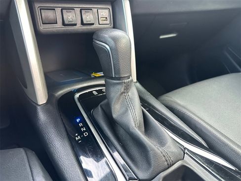 Used 2022 Toyota Corolla Cross XLE w/ Convenience Package image 14