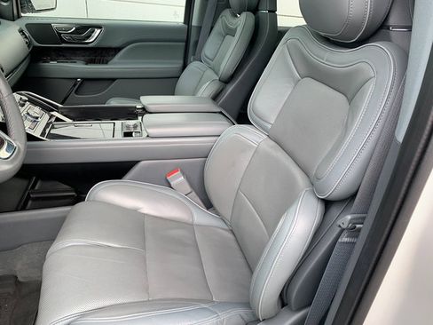 Used 2018 Lincoln Navigator Reserve w/ Technology Package AWD/4WD image 18