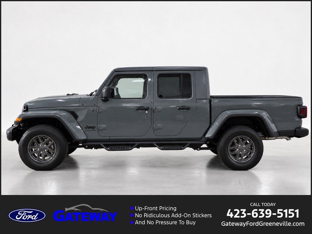 Used 2025 Jeep Gladiator Sport AWD/4WD image 1